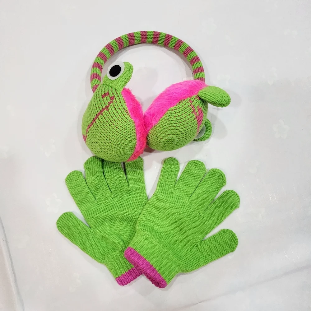 NWT Girls Frog Earmuffs and Gloves Set